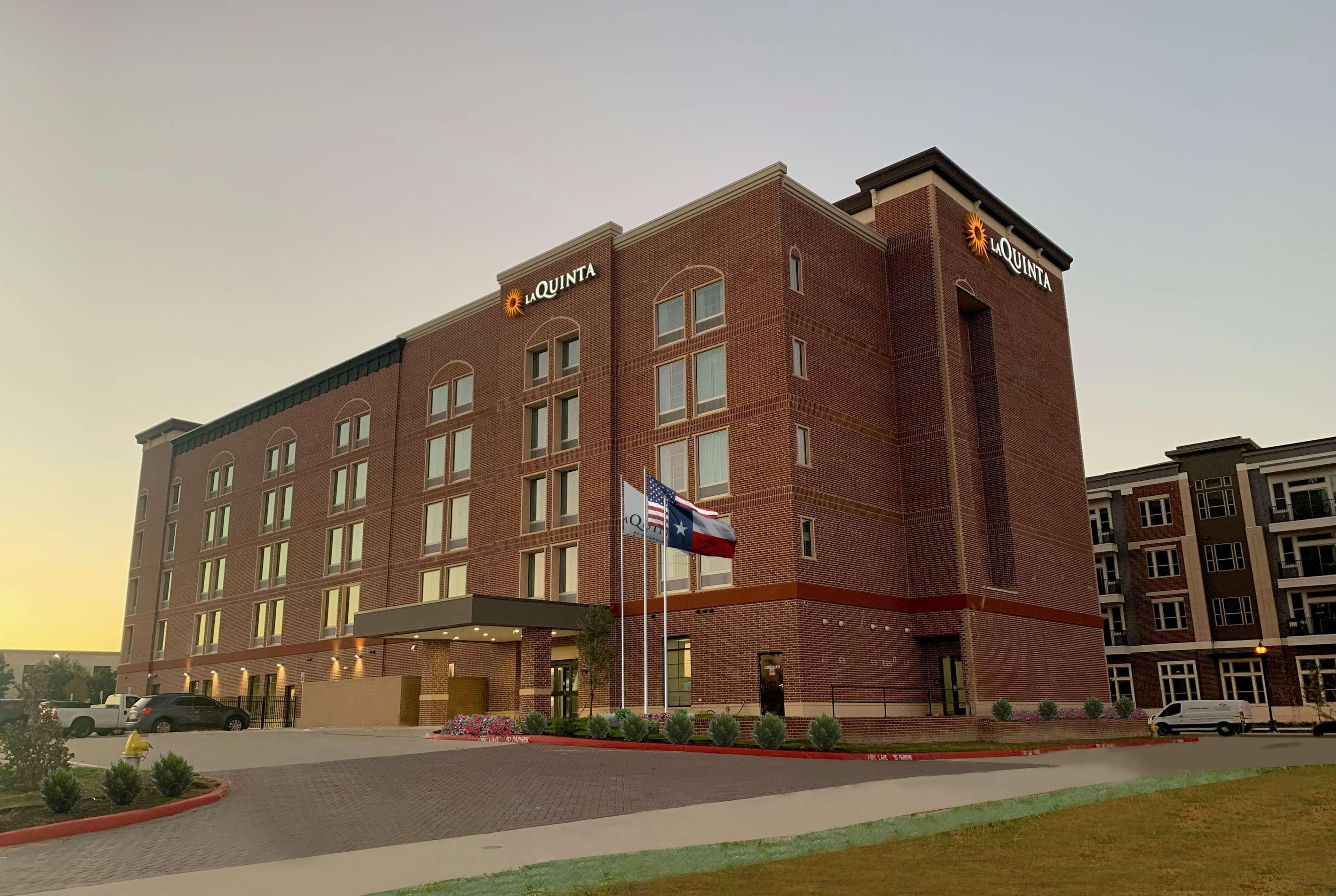 La Quinta Inn & Suites By Wyndham Dallas - Frisco Stadium Εξωτερικό φωτογραφία