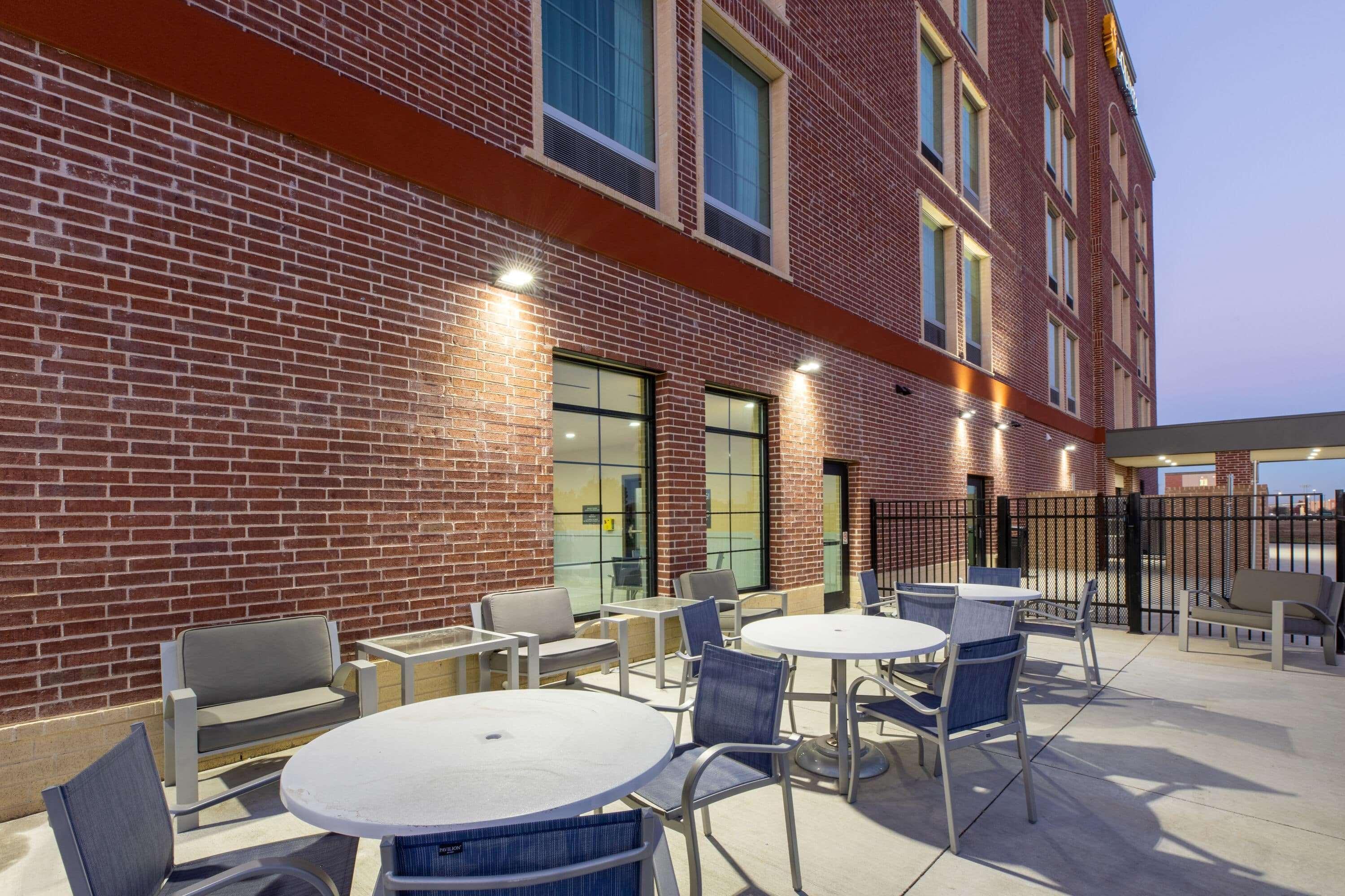 La Quinta Inn & Suites By Wyndham Dallas - Frisco Stadium Εξωτερικό φωτογραφία